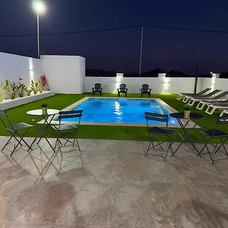Villa Fuerte Roche 1 *